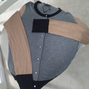 EXPRESS SWEATER COLORBLOCK DIAMOND BUTTON UP